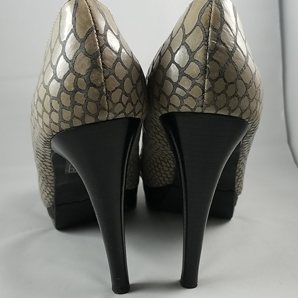 Heels - Picture 4 of 4